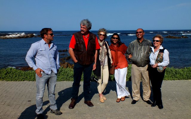 AHI, Overstrand Munisipaliteit en Gansbaai Sakekamer Steyn Miller (Bestuurder, I&J), Ben Deysel (President, AHI) en sy eggenote, Amanda,  Merlyn (eggenote) en  Christo van der Rheede (HUB, AHI) en Nicolette Botha-Guthrie (Uitvoerende Burgemeester)